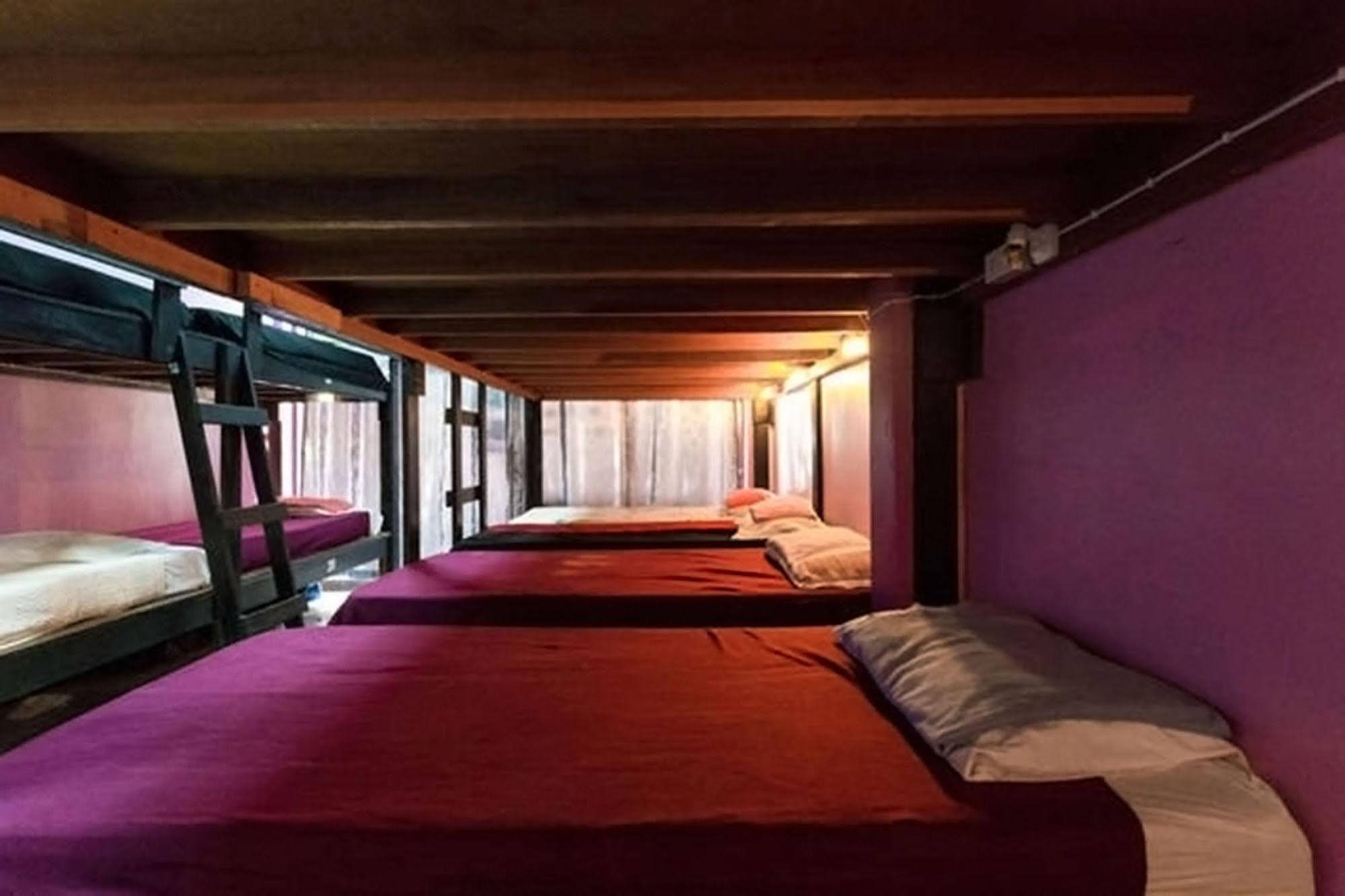 Wild & Wandering Backpacker Hostel & Bar Haad Rin Exterior photo