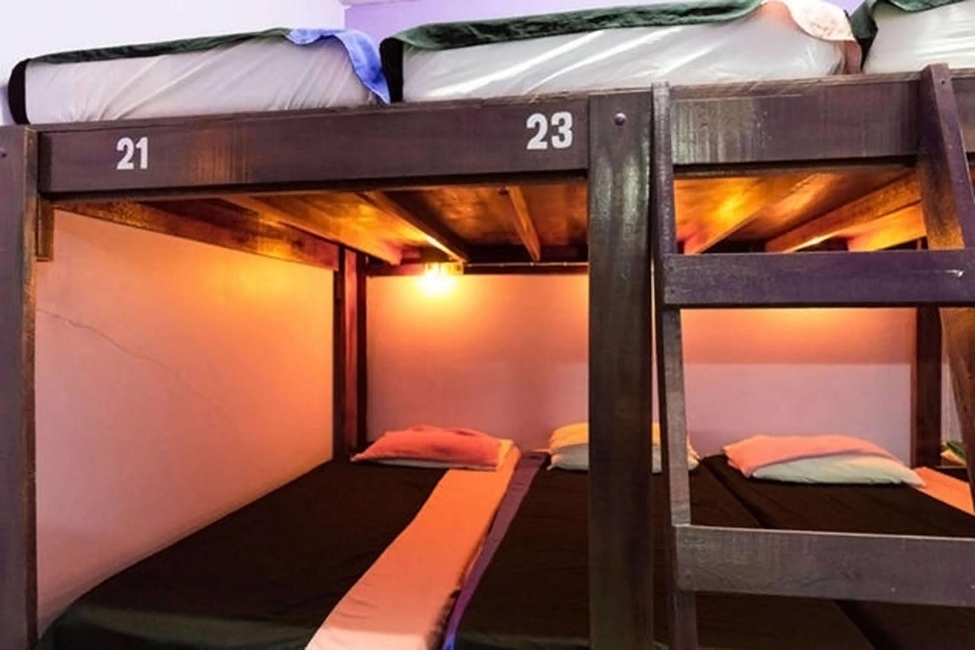 Wild & Wandering Backpacker Hostel & Bar Haad Rin Exterior photo