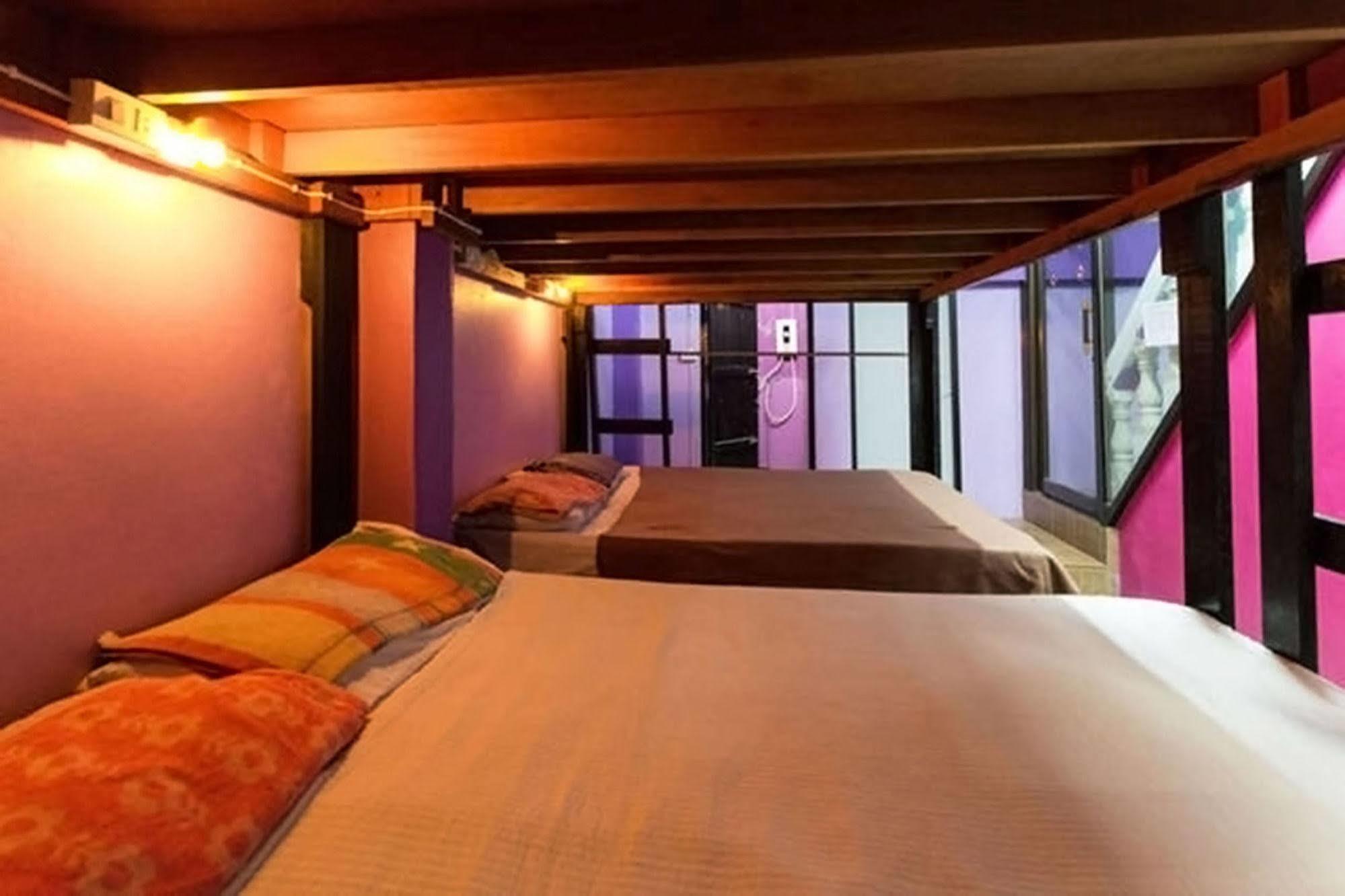Wild & Wandering Backpacker Hostel & Bar Haad Rin Exterior photo